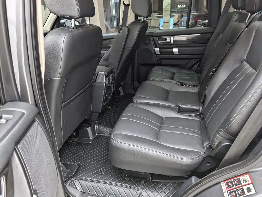 Land Rover Discovery 2017 — фото 12