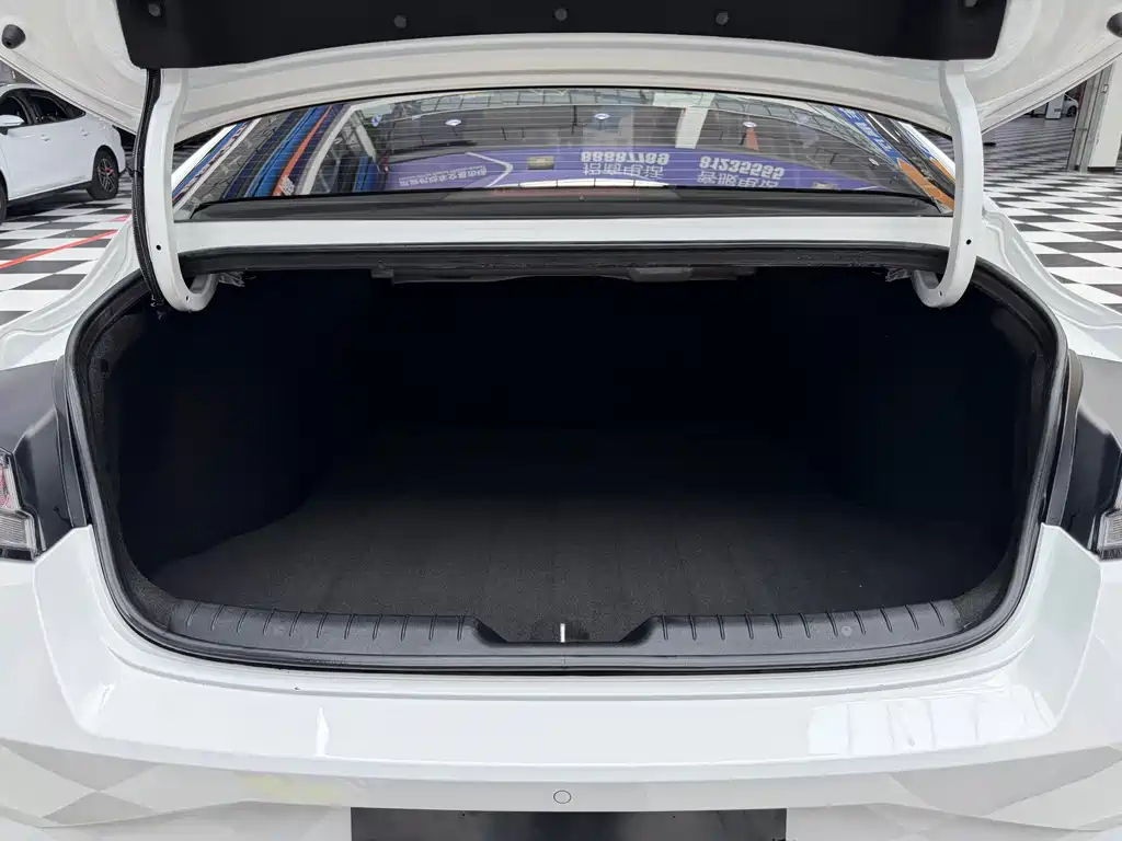 Hyundai Elantra 2022 — фото 10