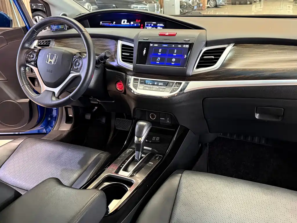 Honda Jade 2017 — фото 10