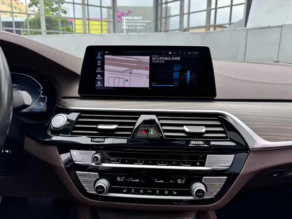 BMW 5 Series New Energy 2020 — фото 16