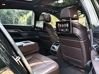 BMW 7 Series 2017 — фото 13