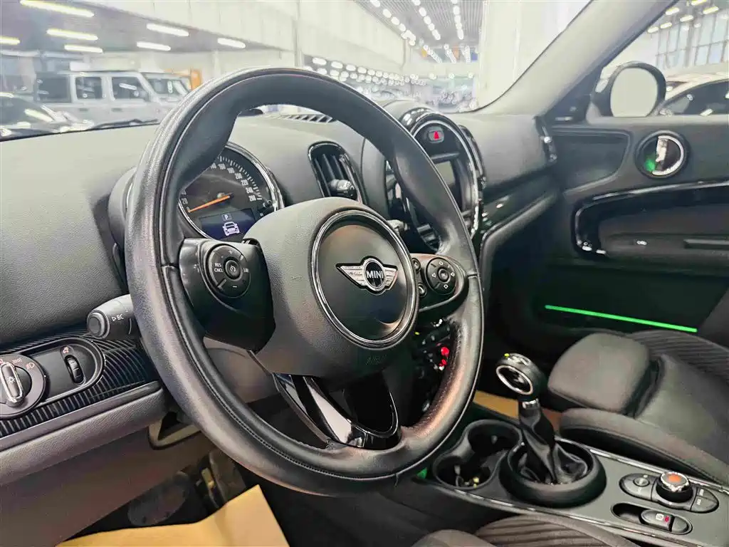 MINI Countryman 2017 — фото 13