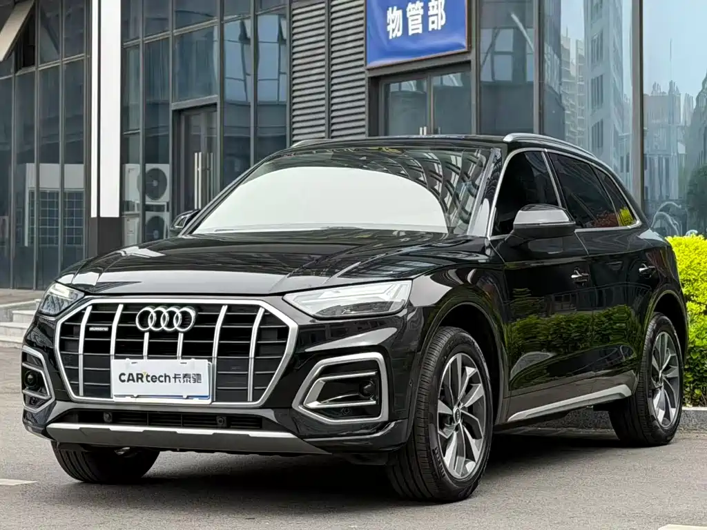 Audi Q5L 2022 — фото 1