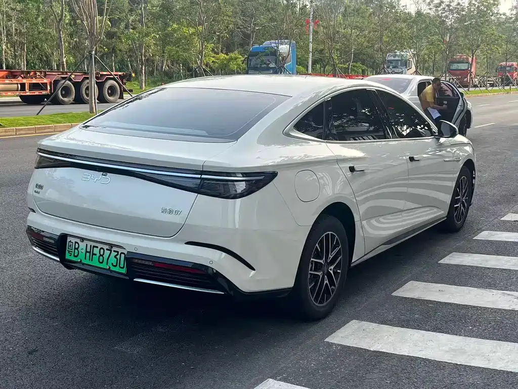 BYD Seal 07 DM-i 2025 — фото 4