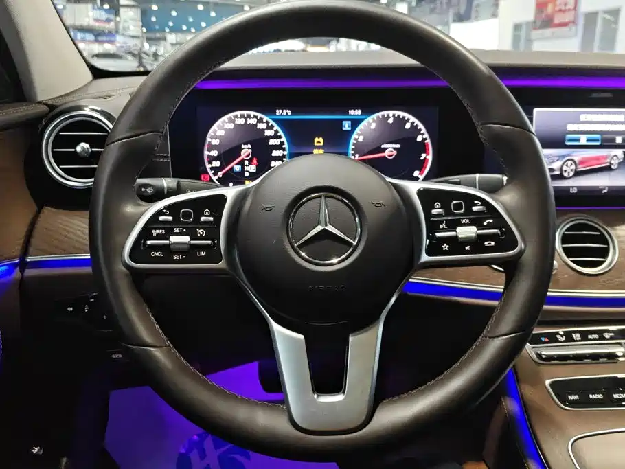 Mercedes-Benz E-Class 2019 — фото 15