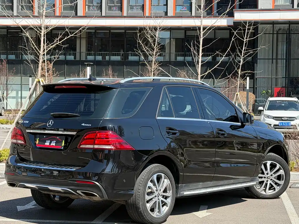 Mercedes-Benz GLE 2017 — фото 6