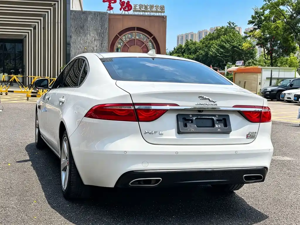 Jaguar XFL 2019 — фото 14