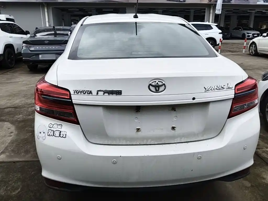 Toyota Yaris L 2021