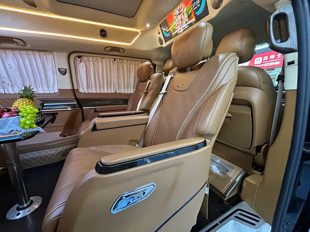 Mercedes-Benz V-Class 2021 — фото 40