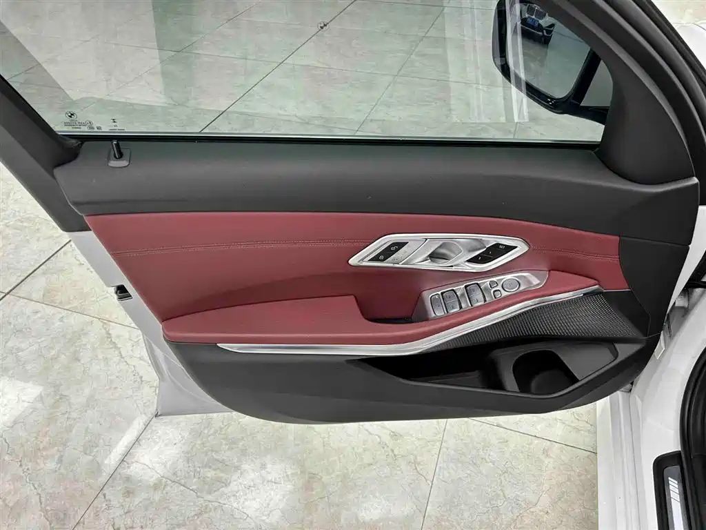 BMW 3 Series 2023 — фото 10