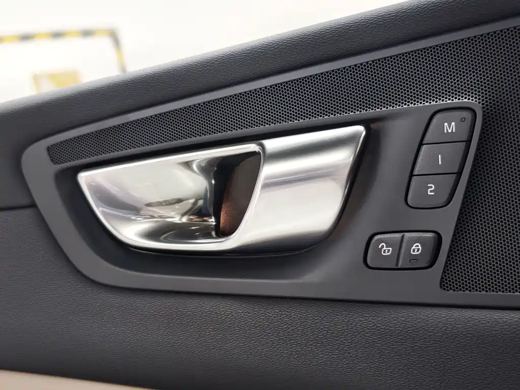 Volvo XC60 2026 — фото 14