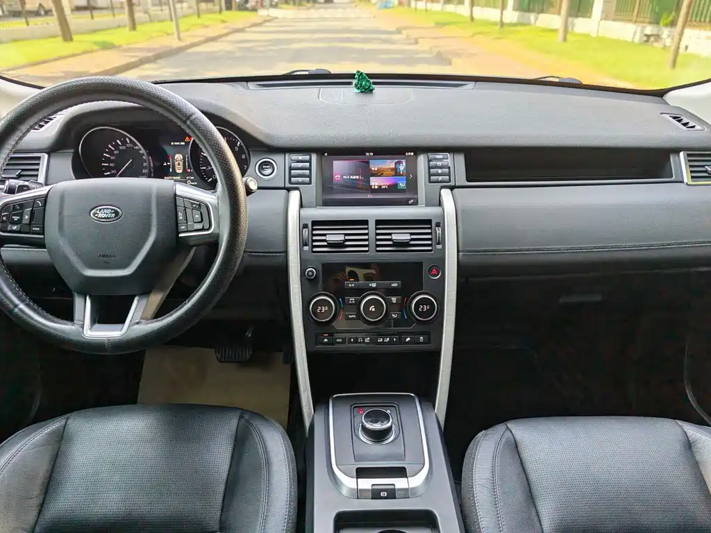 Land Rover Discovery Sport 2017 — фото 17