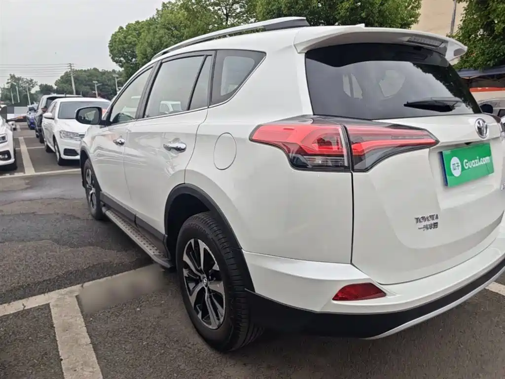 Toyota RAV4 2019 — фото 5