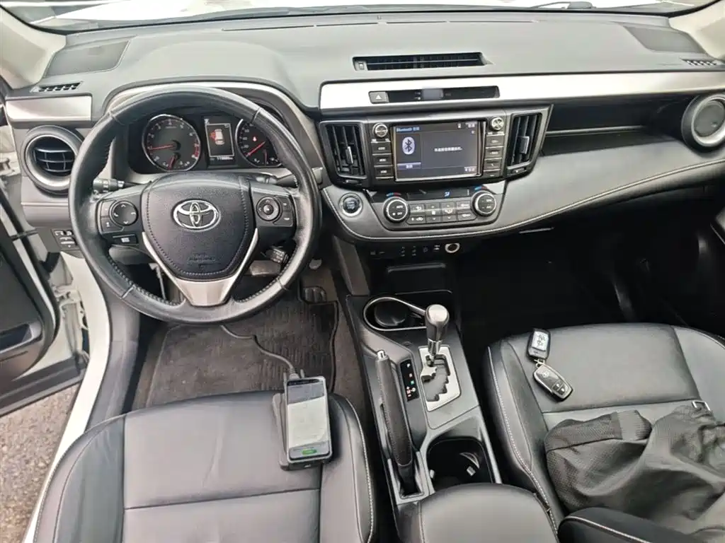 Toyota RAV4 2019 — фото 10