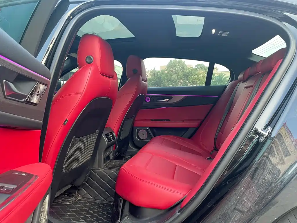 Jaguar XEL 2023 — фото 12