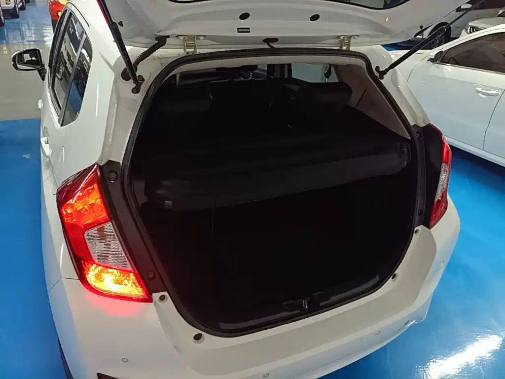 Honda Fit 2016 — фото 19