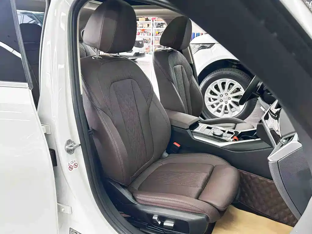 BMW 3 Series 2023 — фото 15