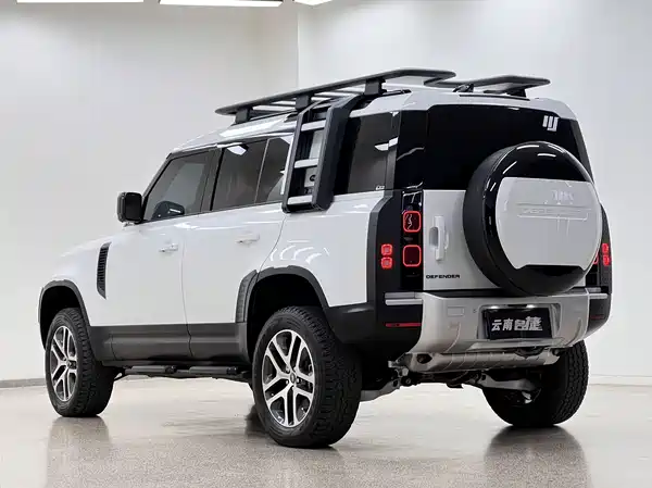 Land Rover Defender 2023