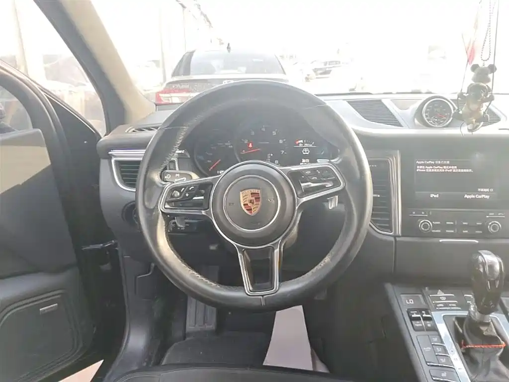 Porsche Macan 2017 — фото 11