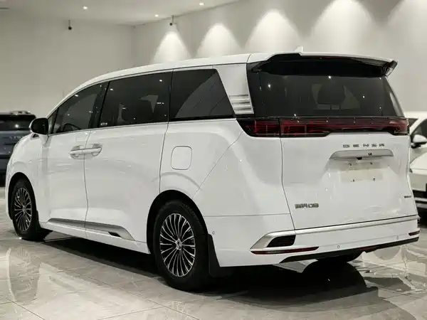 Denza D9 2022