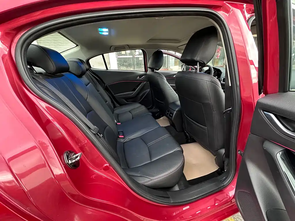 Mazda 3 Axela 2018 — фото 11