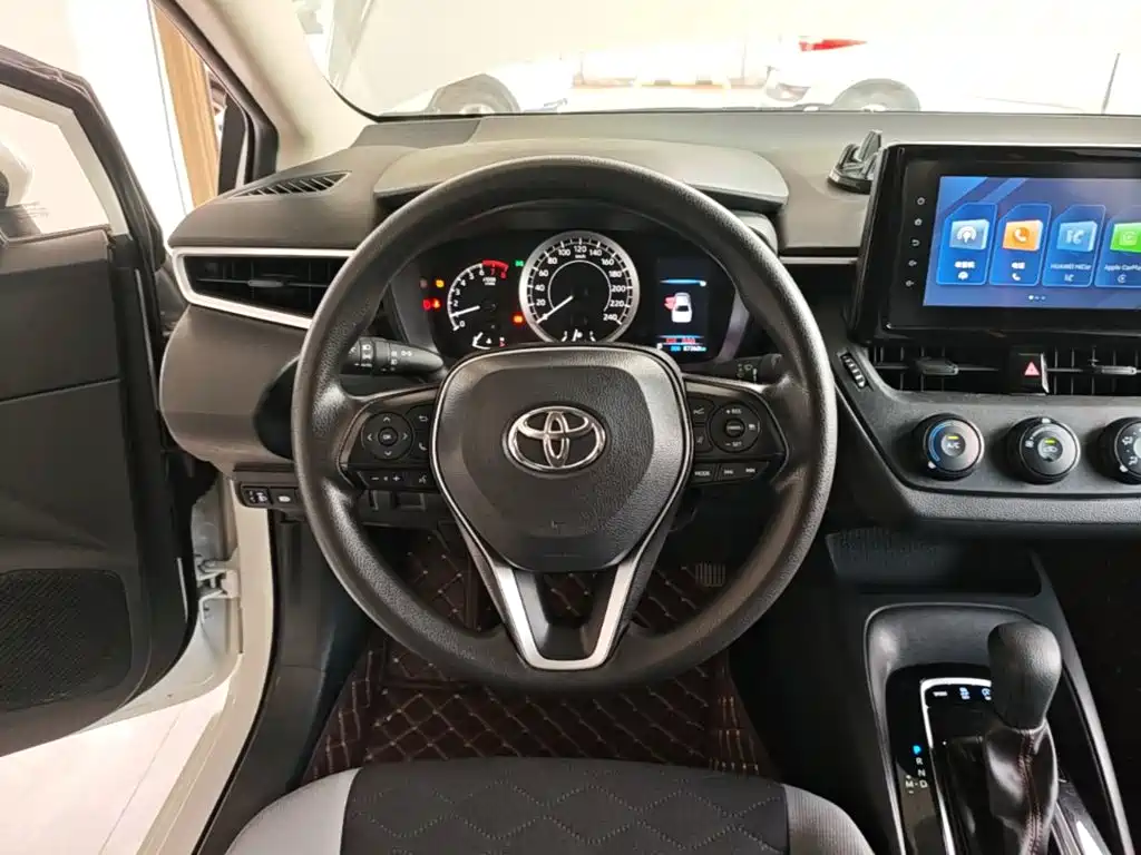 Toyota Corolla 2023 — фото 11