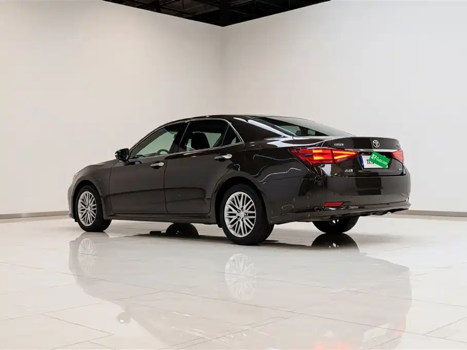 Toyota Crown 2017 — фото 24