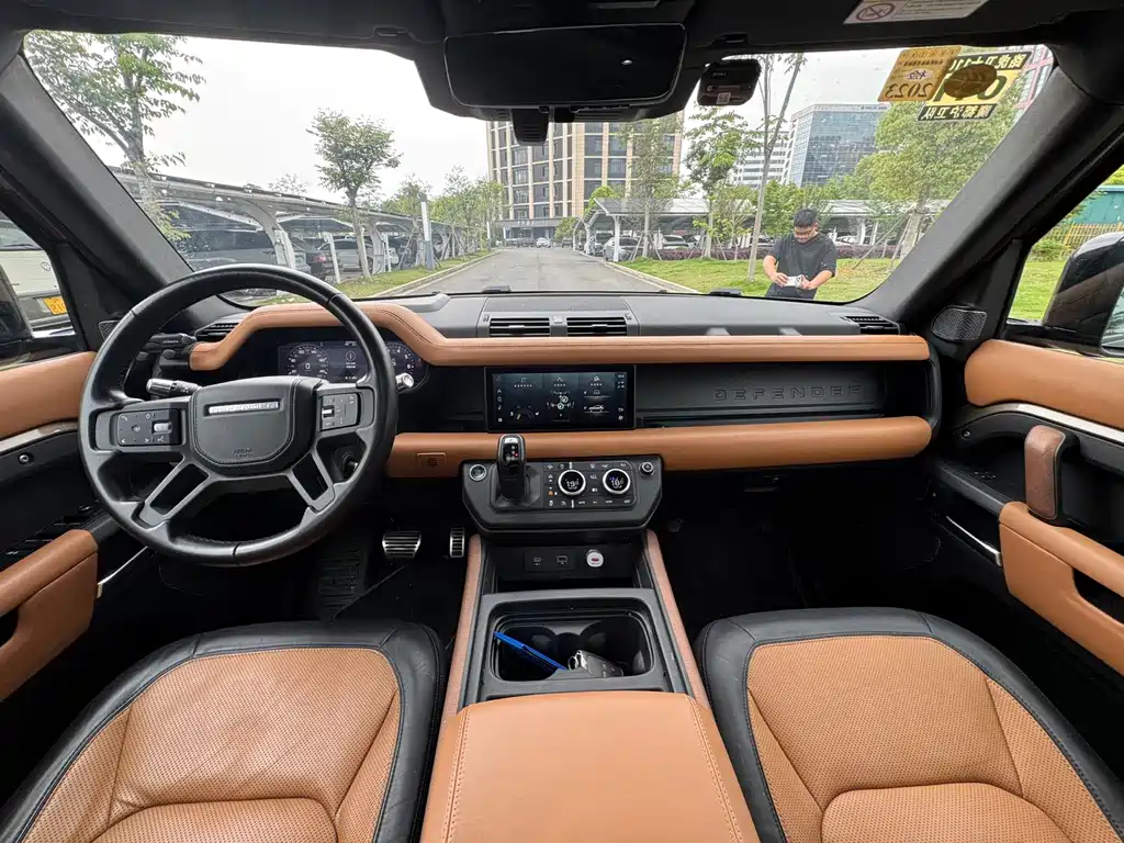 Land Rover Defender 2021 — фото 19