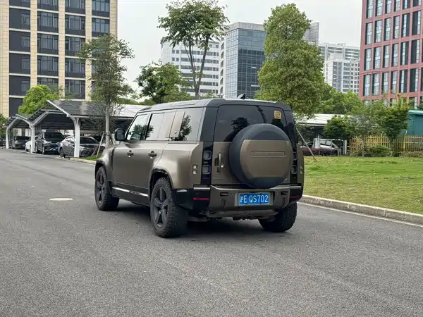 Land Rover Defender 2021