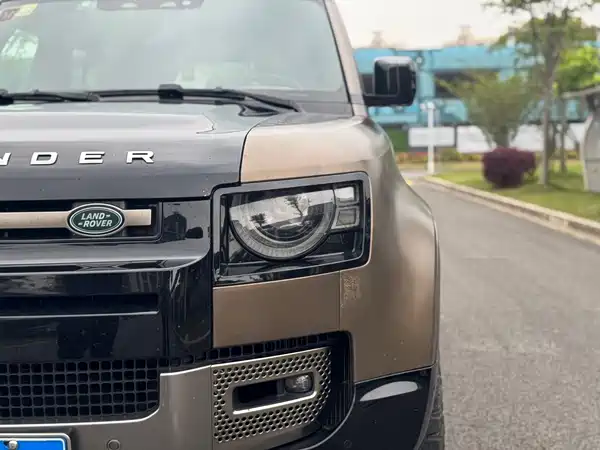 Land Rover Defender 2021