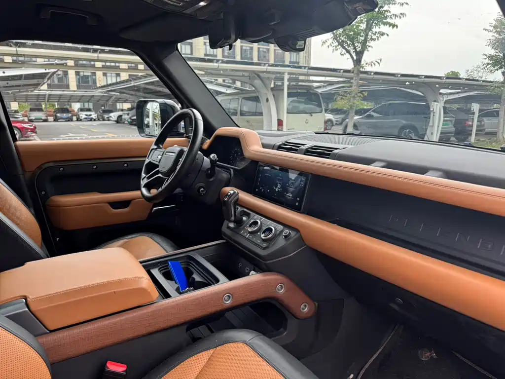 Land Rover Defender 2021 — фото 22