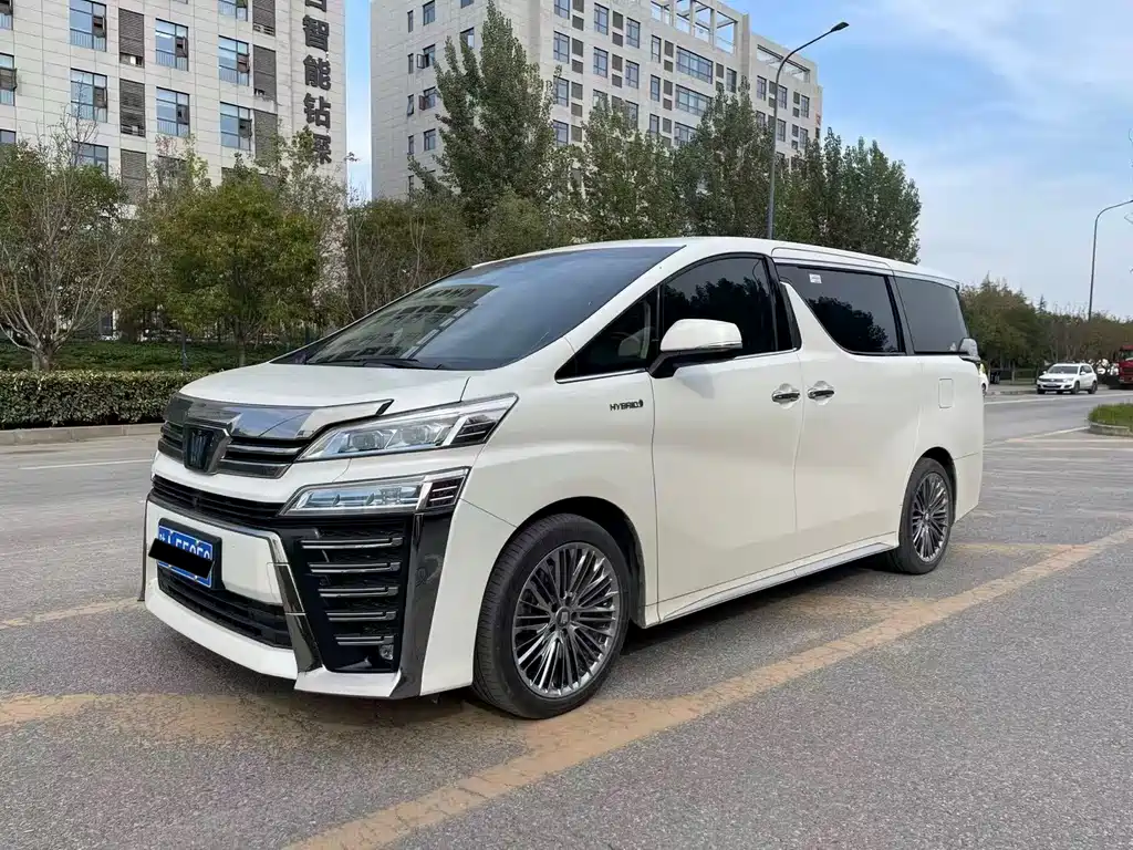 Toyota Vellfire 2022 — фото 1