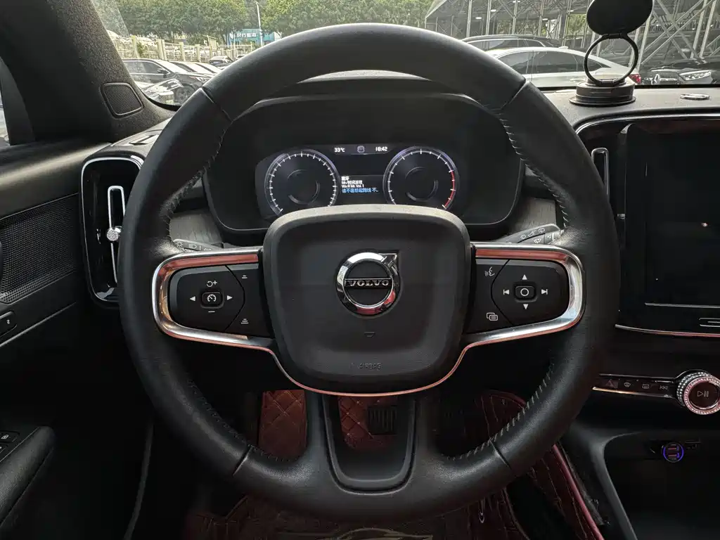 Volvo XC40 2020 — фото 14