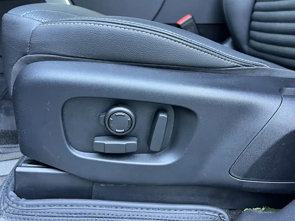 Land Rover Discovery 2024 — фото 16