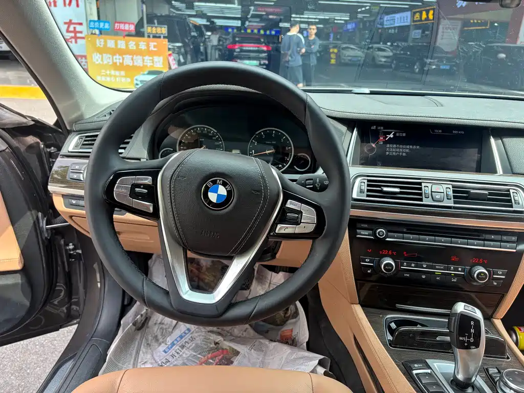 BMW 7 Series 2014 — фото 17