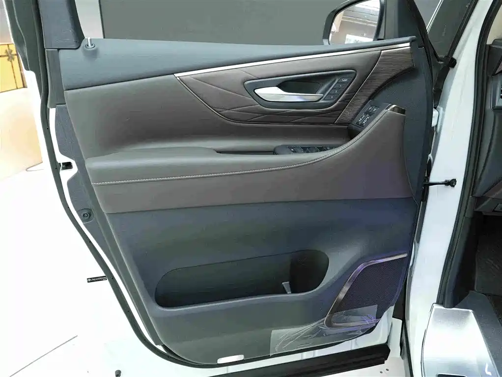 Toyota Vellfire 2023 — фото 16