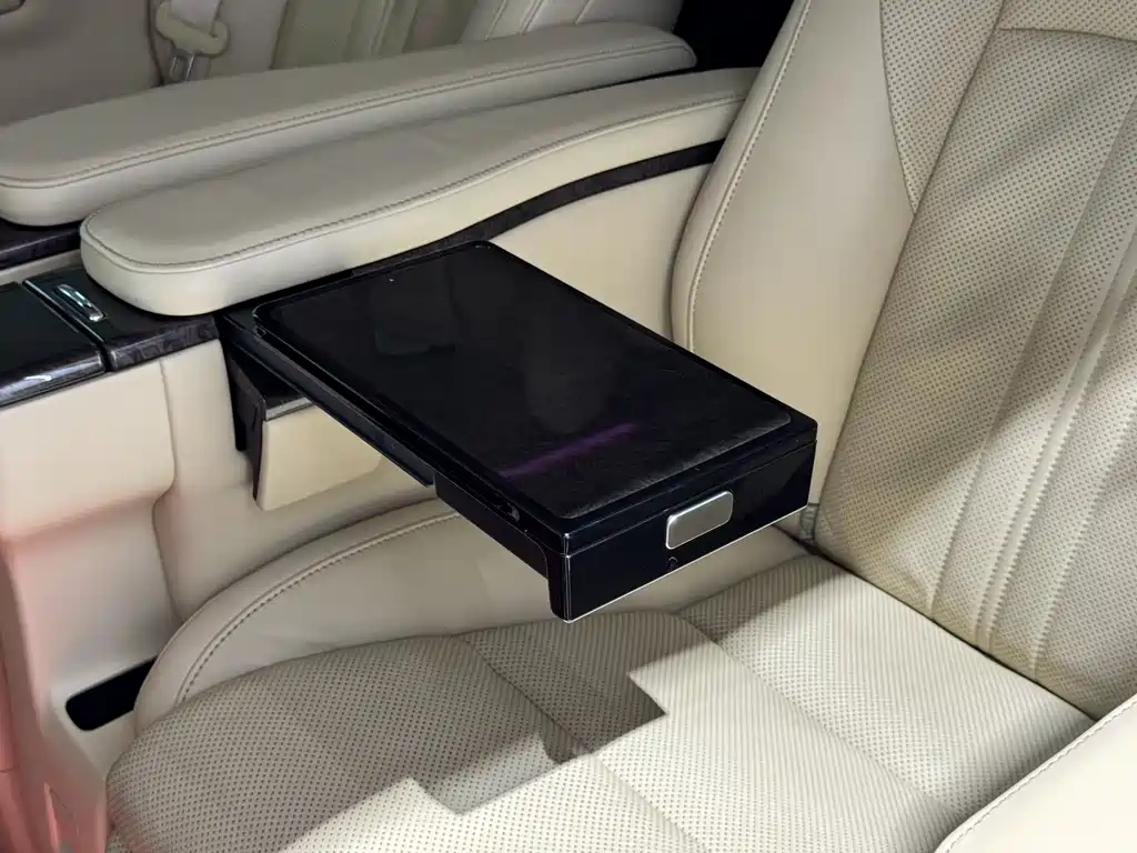 Toyota Alphard 2020 — фото 23