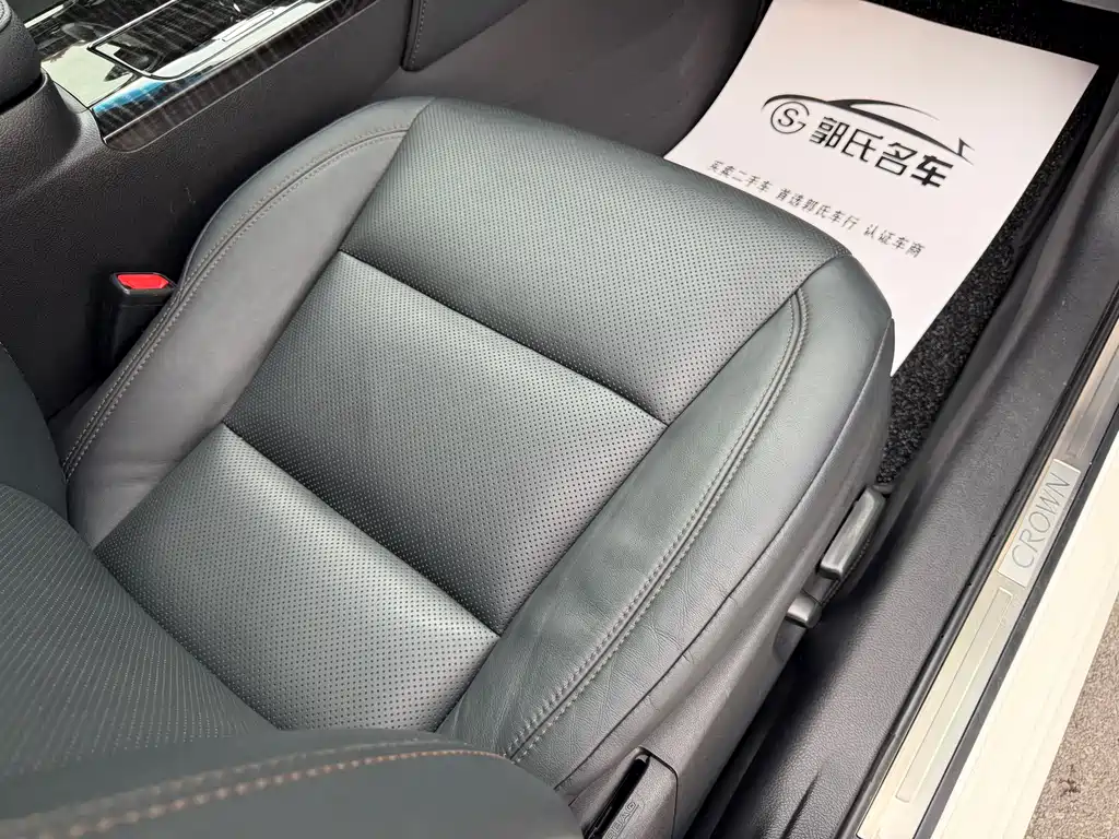 Toyota Crown 2015 — фото 12