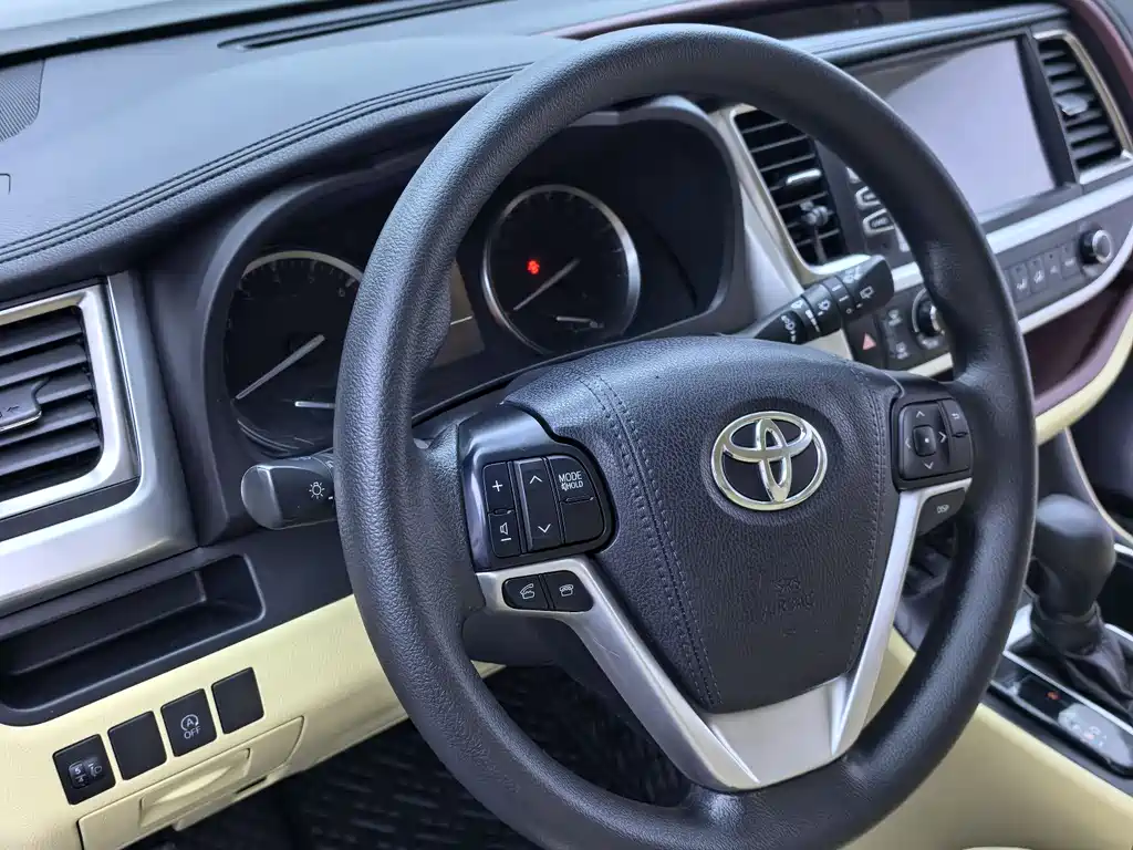 Toyota Highlander 2016 — фото 10
