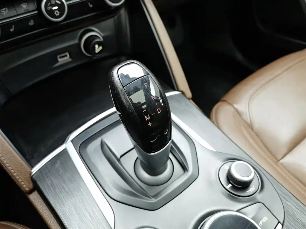 Alfa Romeo Stelvio 2019 — фото 13