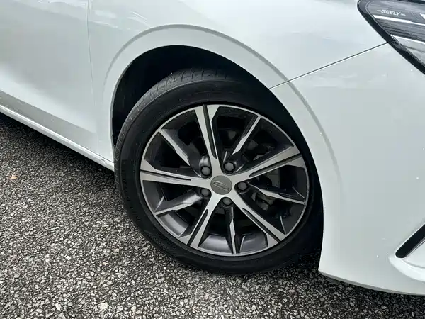 Geely Emgrand 2021