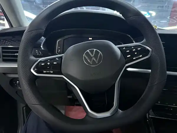 Volkswagen Passat 2024