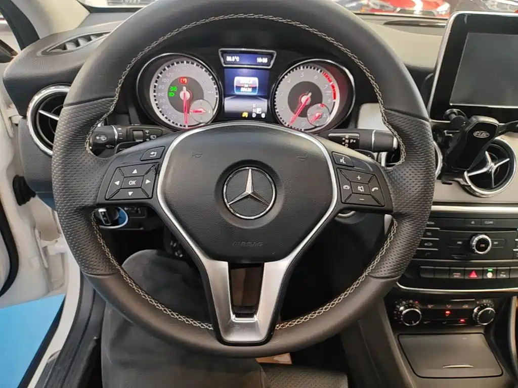 Mercedes-Benz GLA 2016 — фото 11