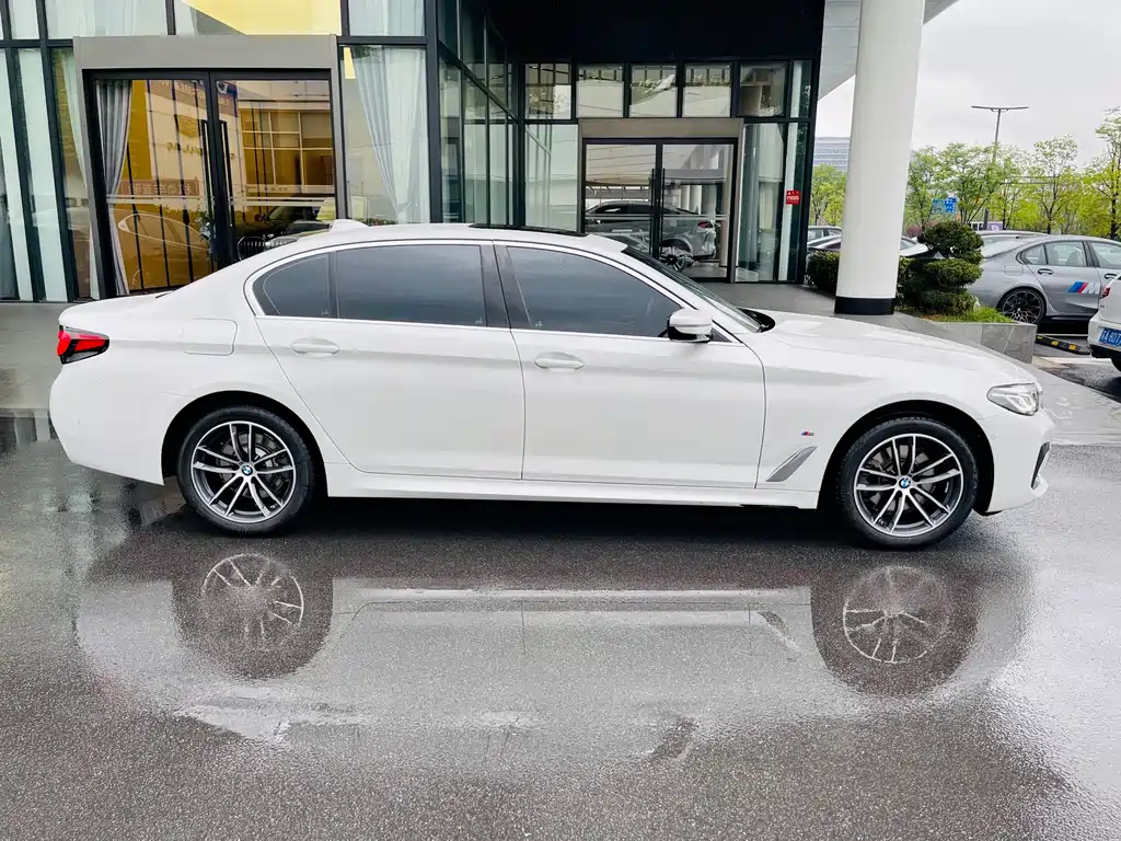 BMW 5 Series 2023