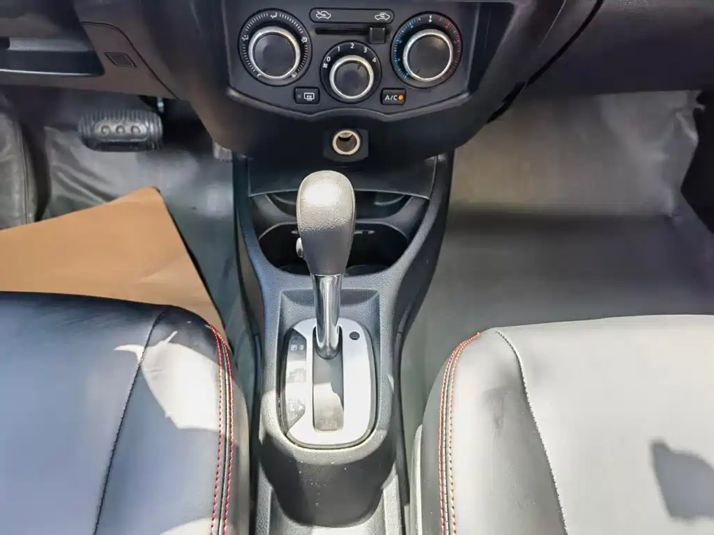 Nissan Livina 2014 — фото 16