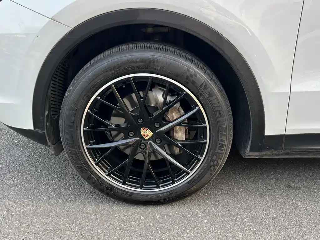 Porsche Cayenne 2019 — фото 17
