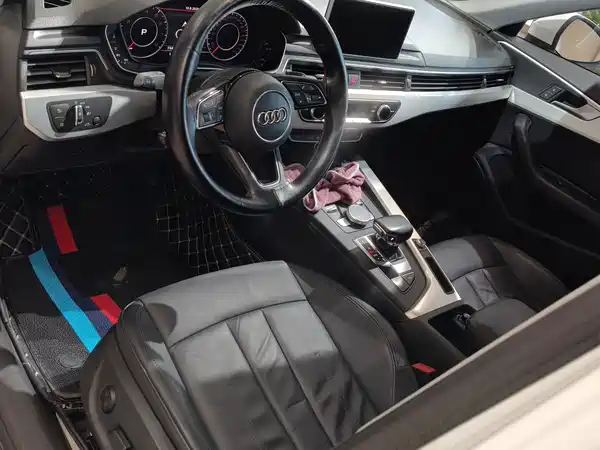 Audi A4L 2019