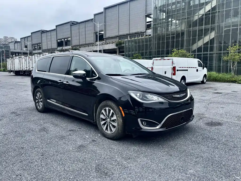 Chrysler Grand Voyager PHEV 2025 — фото 2