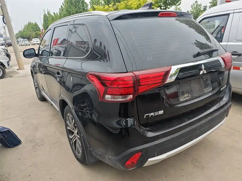 Mitsubishi Outlander 2018 — фото 23