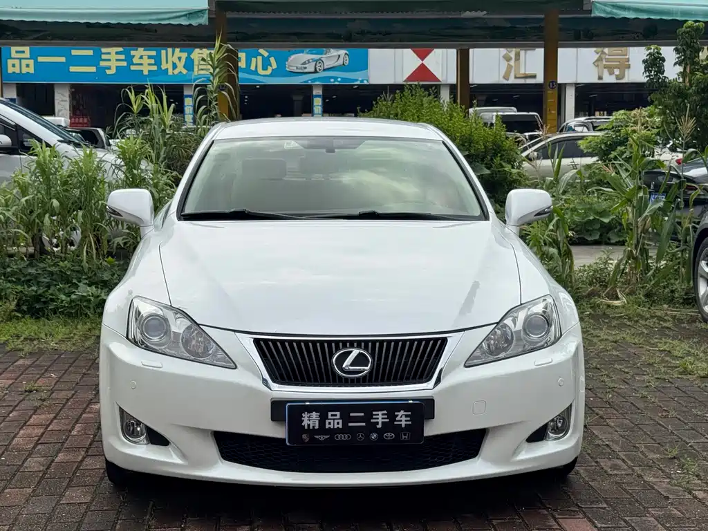 Lexus IS 2010